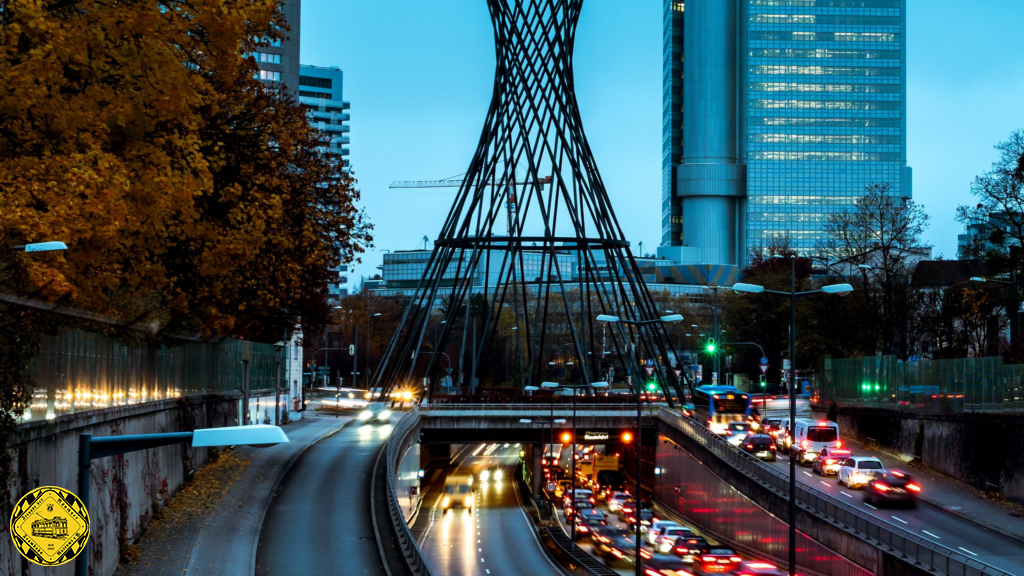Eigentlich ist das hier am Effnerplatz eine Brücke über den Mittleren Ring, wenn man es genau nimmt. als haben wir es in unsere Sammlung mit aufgenommen. der Effnertunnel hat eine Länge von 100 Meter. Die Eröffnung fand am 20. Dezember 2006 statt. Der weiterführende 1500m lange Richard-Strauss-Straße folgte dann erst am 18. Juli 2009. Seit 11.12.2011 ist die Strecke ab Effnerplatz wieder reaktiviert und führt nun über Cosimapark hinaus bis St. Emmeram.