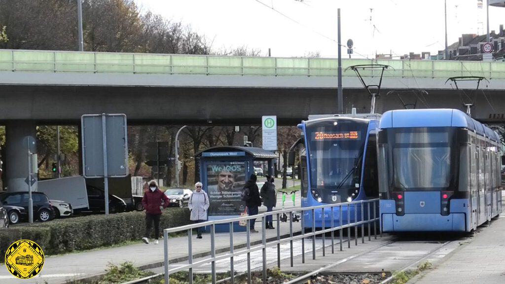 Die Dachauerstraße an der Stelle dieser Brücke des Mittleren Rings. Hier ist zum Zeitpunkt des Bildes 2022 die Linie 20 Platzhirsch , links sogar mit einer Doppeltraktion.