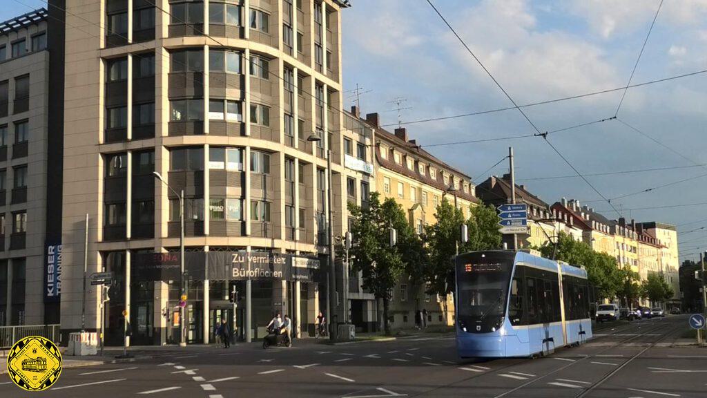 Die Bilder über die Jahre zeigen auch die baulichen Veränderungen auf dieser Kreuzung der Tegernseer Landstraße mit der Candidstraße