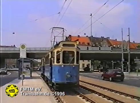 Am 1.6.1996 wird die Strecke durch die Arnulfstraße zwischen Romanplatz und Hauptbahnhof feierlich in Betrieb genommen. 
