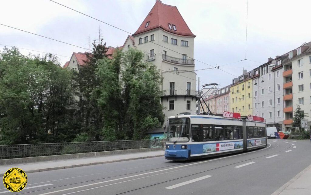 Ein Griff in unser wirklich umfangreiches Trambahn-Bilderarchiv. Über diese Brücken sind wirklich alle Münchner Trambahn-Wagen-Typen schon einmal gefahren. 