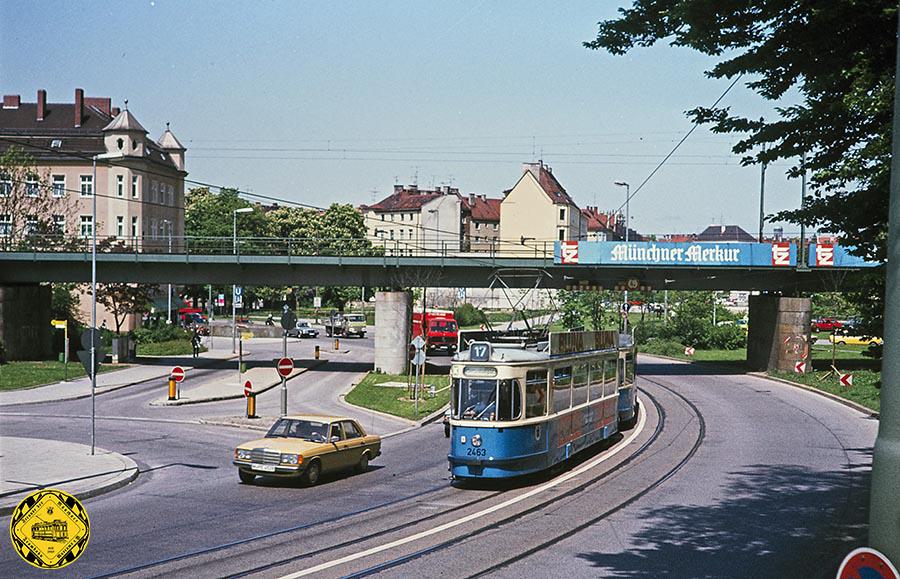 In den 60er-Jahren wurde die damals 90 Jahre alte Stahl-Brücke durch eine Betonversion ersetzt und die Durchfahrtshöhe vergrößert. In den 70er-Jahren kam dann die große Münchner U-Bahnplanung und sowohl der Kolumbusplatz als auch die Silberhornstraße waren als U-Bahn-Höfe geplant. Die Betriebszeit für die Trambahn hier war gezählt.