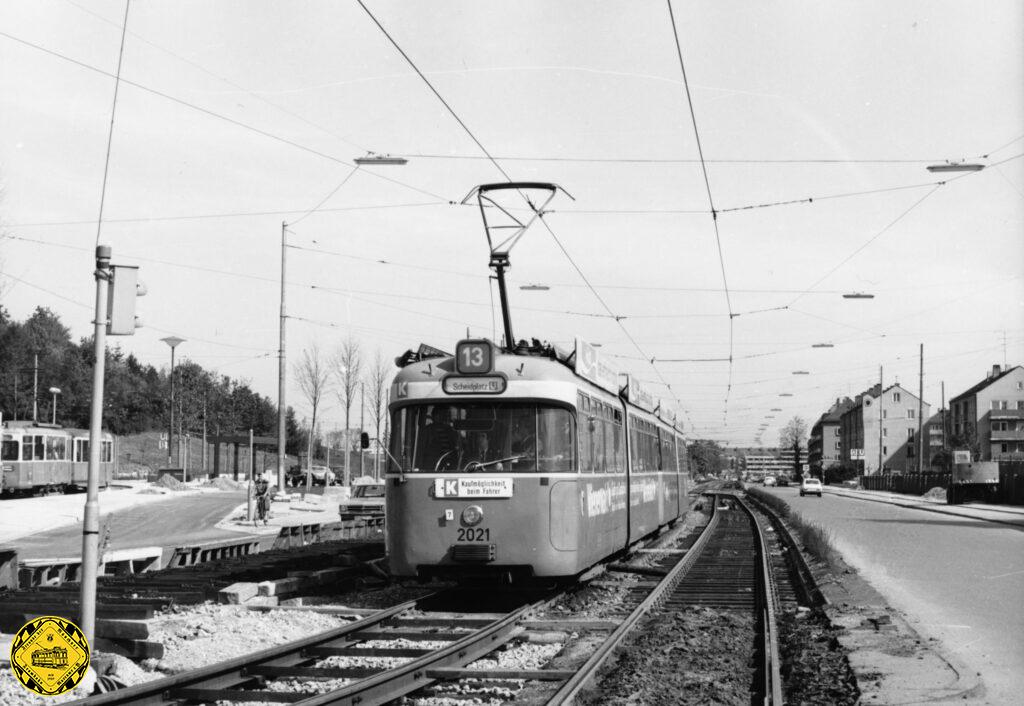 Tw 2021 der Linie 13 am neuen Scheidplatz im Mai 1972