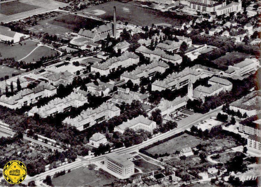Der Scheidplatz war vor seiner Gründung 1959 eine Kleingartensiedlung, die etwas nach Norden verlegt wird. Die Trambahn hat ihre Wendeschleife noch am Kölner Platz vor dem Schwabinger Krankenhaus. 