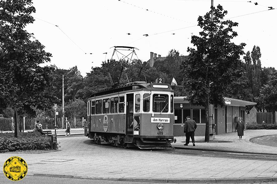 Durch die Weiterführung der Trambahn Richtung Norden zum Harthof und der Eröffnung dieser Strecke am 8.11.1963 über den Oberhofer Platz und Sudetendeutsche Straße und Rathenaustraße erreichte der Scheidplatz seine erste große Ausbaustufe.