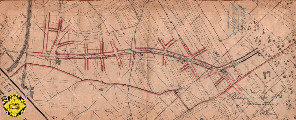 Es wurden umfangreiche neue Stadtplanungen in Richtung des Dorfes Kleinhadern katographiert. Allerdings brauchte dieser Ort eine Verkehrsanbindung und so begann die Planung einer Eisenbahnunterführung. Hier an dieser Stelle waren ea allerdings zwei Staatsbahntrassen, die zu unterqueren waren, die Verbindung Hauptbahnhof-Ostbahnhof nach Simbach und die Spange der Strecke Südbahnhof-Pasing. Allerdings strebte man nicht gleich eine große Bahnunterführung an, denn bei der Planung ergaben sich viele Probleme mit Grundstückseigentümern, die von einem Neubau betroffen wären. so plante man die Nordzufahrt zuerst als schmalen Weg.