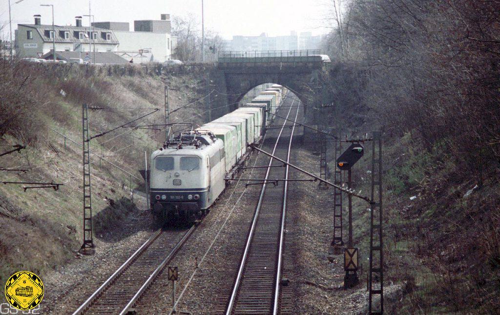 Es ist schon erstaunlich, die Zeichnung der Regerbrücke mit dem Gussrohr der Münchner Wasserversorgung mit 60cm Durchmesser aus dem Jahr 1916 und die heutige Brücke an der Regerstraße: die Zeit scheint stehengeblieben zu sein.