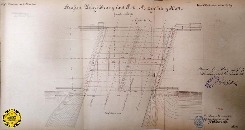 Das Bauwerk hatte die Ordnungsnummer XVI bei der Staatsbahn und wurde im November1892 geplant und 1893 umgesetzt. Diese Brücke war mit 5m Fahrbahnbreite je Fahrtrichtung für den Fuhrwerksverkehr geplant und Gehwegen zu beiden Seiten. So sah zumindest die Planung aus....