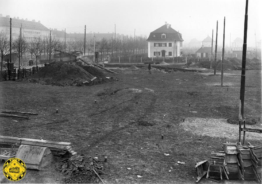 27.Januar 1930 beginnt es mit einer Baumfällaktion und der Vorbereitung für den bau der Schleife am Willibaldplatz, der damals wirklich weit draußen liegt.