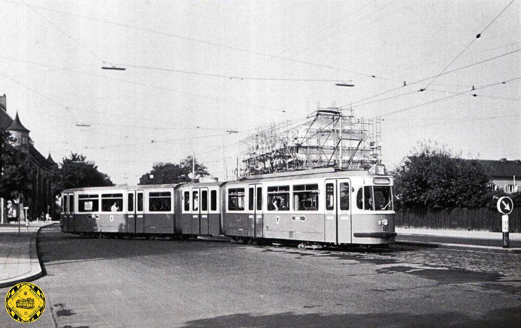 1960 fuhr auch der Tatzelwurm den Wettersteinplatz an.