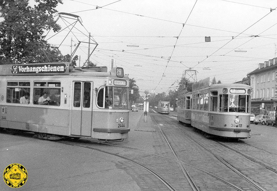 Linie 29 in der Schleife am Willibaldplatz mit Tw 2444 + Bw mit Bw 3417 im August 1979