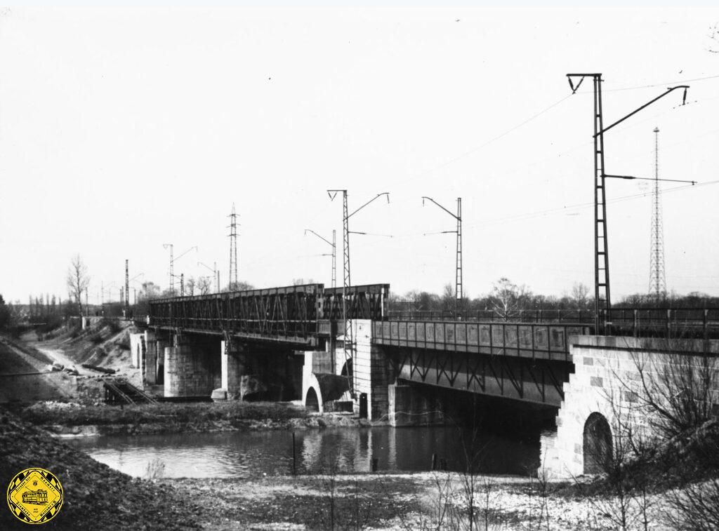 Kurz nach Ende des Krieges begannen die Arbeiten zur Wiederherstellung der Brücke: Der Stahlträger des nördlichen Streckengleises wurde aus der Isar gehoben und repariert, sodass ab Mai 1946 ein eingleisiger Betrieb auf dem Nordring-Abschnitt Freimann–Johanneskirchen möglich war. 