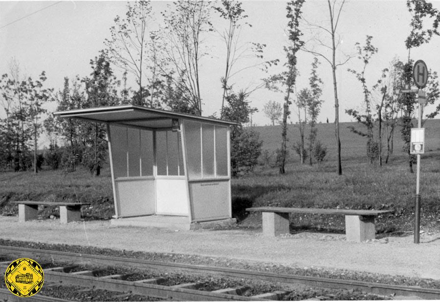 Eine neue Wartehalle Neuhofen am 3.September 1954