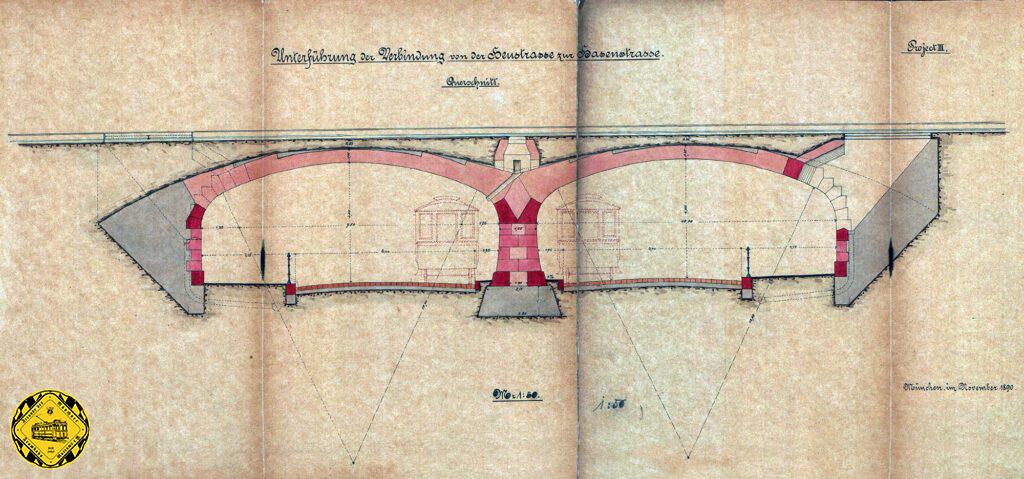 Projekt III
Planungsunterlagen wie diese aus dem November 1890 sind auch für andere Bahndetails sehr interessant: hier kann man die Gleise des Hauptbahnhofs gut sehen und deren Aufteilung in Kopfbahnhofsgleise mit und ohne Drehscheibe für de Lokwechsel am Ende.
Die Planungs-Skizze zeigt hier noch nicht das neue geplante Gebäude der Post, das spätere Paketpostamt an der Bayerstraße, sondern noch die bestehenden Frachtguthallen, die der Unterführung weichen sollten. Am Nordportal der geplanten Unterführung sind auch noch einige Betriebsgebäude der Staatsbahn, die dem Neubau zum Opfer fallen sollen. Die Arnulfstraße heißt noch Salzstraße. Nördlich des Centralbahnhofs enden die Gleise der ehemaligen Ostbahn. Sowohl der Holzkirchnerbahnhof an der Südseite als auch der Starnbergerbahnhof an der Nordseite sind schon in den Köpfen der Planer, aber noch nicht ausführungsreif, von einer Finanzierung ganz zu schweigen.
Dieses Projekt ist eigentlich eine Kopie des 2.Projekts, allerdings mit zwei Bögen und einer Mittelstütze, um eine größere Breite für den Fuhrwerksverkehr zu