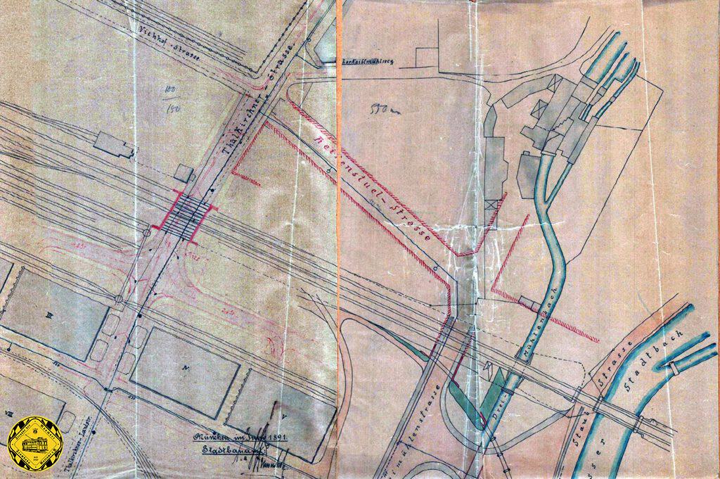 Dieser Plan zeigt auch die neuen Baulinien an der Dreimühlenstraße und der Reifenstuelstraße. Aber man kann auch gleich die trotz Unterführungsbau belassenen weiter südlich liegenden die Thalkirchnerstraße kreuzenden Bahngleise der Stadt zwischen ihren Lagerhäusern sehen. Allerdings waren diese weit weniger befahren und daher für den Verkehr Richtung Süden und aus Süden kommend kein Problem.