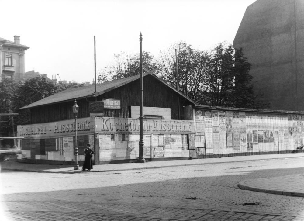 Der Biergarten an der Reitmorstraße mit Kochelbräu-Ausschank