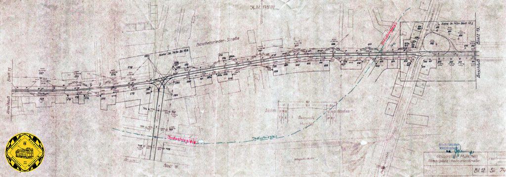Die von der Reichsbahn dankenswerterweise mitgeschickte Karte zeigt den Zustand von 1948. Darin sind die vom zukünftigen O-Bus-Betrieb betroffenen Kreuzungen mit dem Industriegleis verzeichnet. Die Verhandlungen mit der Reichsbahn zeigen, dass man damals sogar eine Elektrifizierung des Sendlinger Industriegleises in Auge gefasst hatte, die aber niemals kam. Auch das Industriegleis über die Boschetsriederstraße verschwand Anfang der 50er-Jahre und der O-Bus hatte hier freie Fahr. Lediglich die Grundstücksgrenzen erinnern in diesem Bereich nach an das alte Industriegleis.  