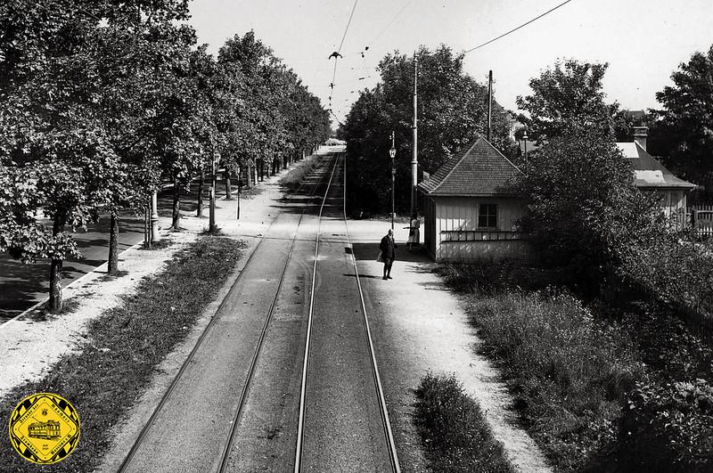 Statt der heutigen Haltestelle Klinikum Harlaching am Jagdschlössl hielten die Trambahnen nach Grünwald früher auf Höhe der Reinerstraße.