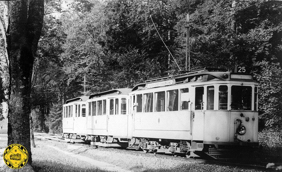 Ein Dreiwagen-Zug mit F-Tw 639 am Schilcherweg auswärts auf der Linie 25 im Jahr 1936