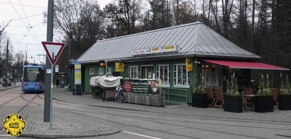 Aus dem reinen Kiosk ist nun ein kleiner Biergarten geworden (2022)