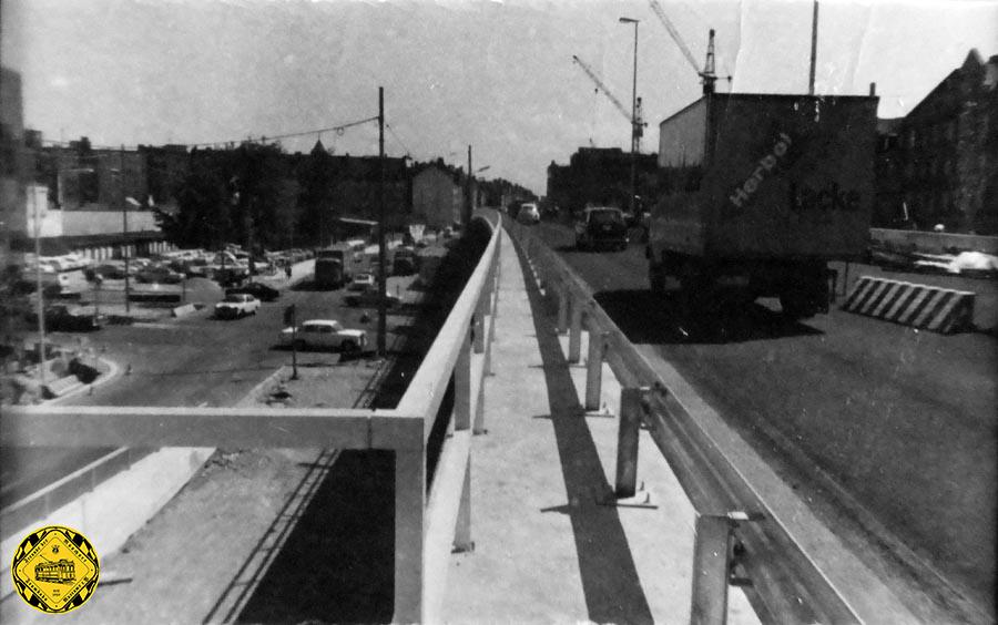 Mit dem Bau des Mittleren Rings 1970 als breitspurige Überquerung des Hauptbahnhof als Donnersberger Brücke und später weiter in den Trappentreutunnel bekam die Trambahn auf der Landsbergerstraße eine neue Überführung, die Trambahn Linie 22 über die alte Donnersbergerbrücke und Trappentreustraße verschwand.
