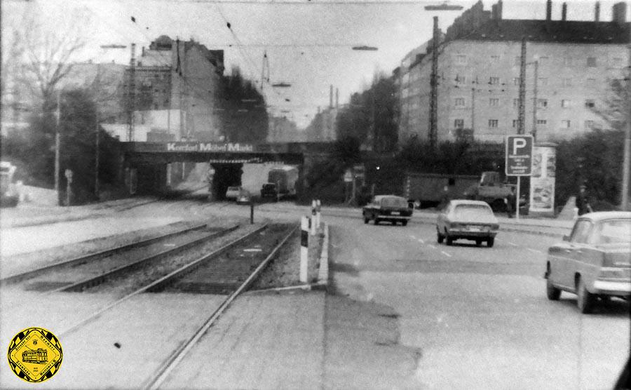Nach dem Krieg wurde diese Unterführung de Landsbergerstraße  für den Verkehr zu klein.
