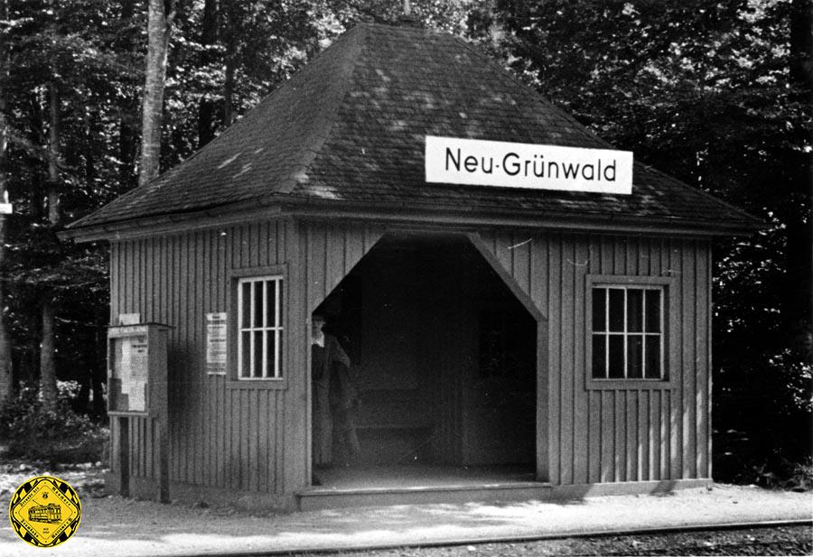 Das Wartehäuserl in Neu-Grünwald in der Münchner Standardbauart im Juni 1940.