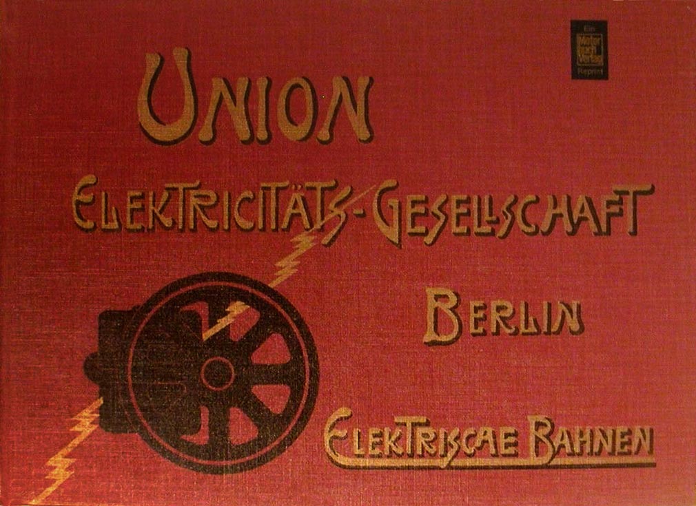 Die ersten elektrischen Triebwagen für München wurden von der schon damals im Trambahnbau renommierten Fa. Union Elektrizitäts-Gesellschaft aus Berlin. Deren Wurzeln stammten aus den USA. Dort hatte die 1882 gegründete Thomson-Houston Electric Company schon früh mit dem Bau von elektrischen Straßenbahnen begonnen. Um auch auf dem Deutschen Markt präsent zu sein, gründete sie 1892 in Berlin die Union Elektrizitäts-Gesellschaft UEG, die 1904 dann in der AEG aufging. 