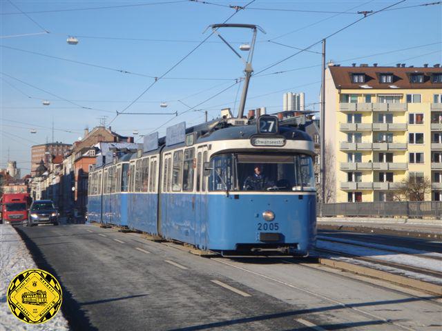 1964  wird die Reichenbachbrücke einer Verbreiterung und grundlegenden Sanierung unterzogen und erfährt dabei eine starke Vereinfachung ihrer ursprünglichen Form. Linie 27