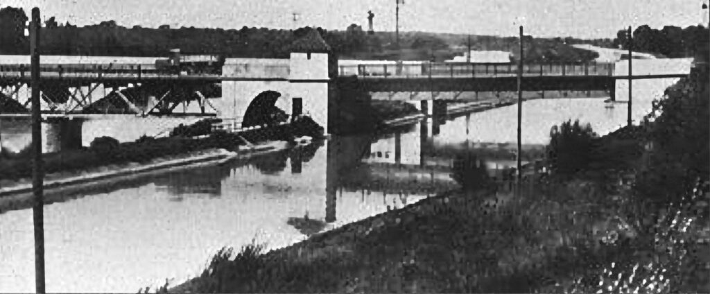 Unter der Leitung von Theodor Rümelin begann die Mittlere Isar GmbH 1918 mit der Planung des Kanals. 1919 ging die Planung in den Besitz des bayerischen Staates über, der zur Bekämpfung der Arbeitslosigkeit mit den Bauarbeiten begann. 