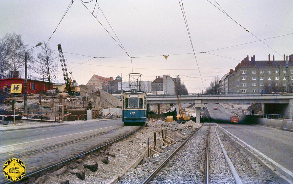 Am 6.April 1980 bekam die Unterführung an der Landsbergerstraße ihre "endgültige" Bauform, wie unser Bild von Peter Wagner zeigt. Was heißt schon endgültig, bestimmt wird sich hier wie auch anderswo wieder was verändern.