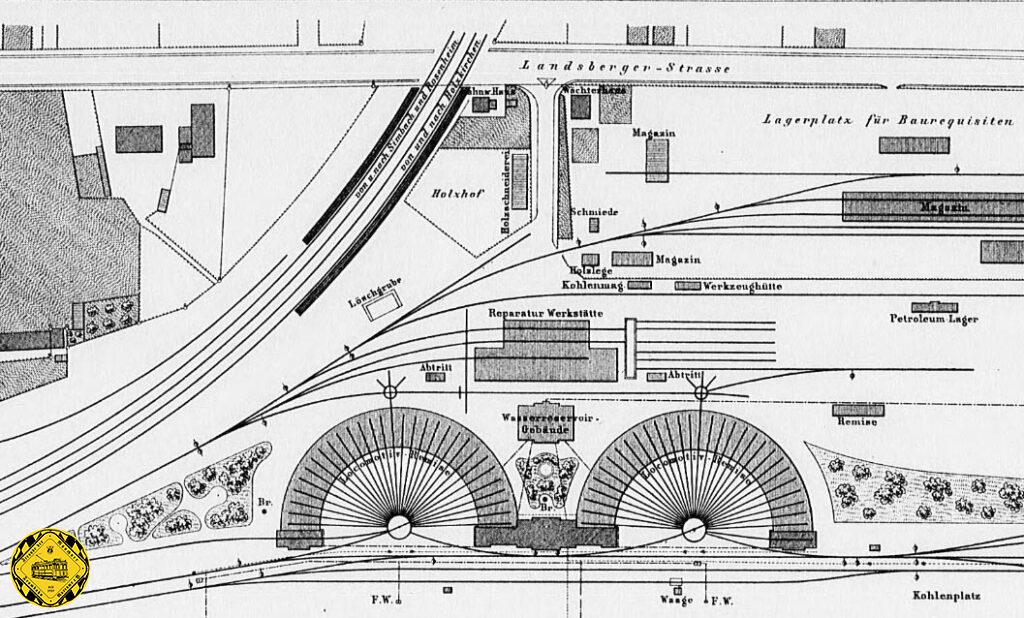 Der Bahnübergang an der Landsbergerstraße lag bei den großen Lokschuppen, die einer späteren Trambahnhaltestellen auch einmal den Namen gaben. Es waren gleich 2 Drehscheiben mit Ringlokschuppen sowie eine Reparaturwerkstatt mit Schiebebühne auf dem Gelände. Letztere wanderte wenig später zur Zentralwerkstätte an der heutigen Donnersbergerbrücke. Für den Betrieb mit den Dampfloks gab es natürlich auch eine Wasserversorgung und Kohlebunker. 