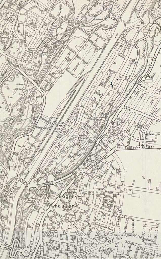 Der Stadtplan von 1940 zeigt wunderbar die damalige Verkehrssituation, Straßenführungen und Namen der Straßen. mit diesem Plan würde man sich heute nicht mehr zurechtfinden. Die Max-Joseph-Brücke ist die nördlichste Brücke Münchens, weiter isarabwärts ist nur noch die kleine Leinthalerbrücke. 