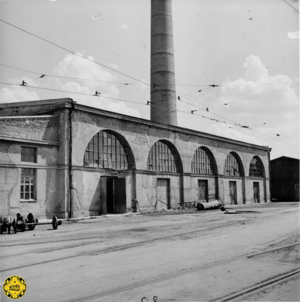 Das Haus ist Baujahr 1918 und wurde mit dem Kriegsmetallwerk von Siemens damals gebaut. Es bekam damals einen Zweiflammrohr-Wellrohr- Dampfkessel der Kesselbaufirma Carl Melzer aus Halle an der Saale, gebaut im Dezember 1917 unter der Betriebsnummer 5010.