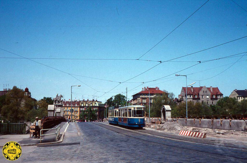 Der letzte  Betriebstag für die Linie 17, die zuletzt den Baldeplatz über die Kapuzinerstrasse und Wittelsbacher Brücke überquerte, war der 28.5.1983.