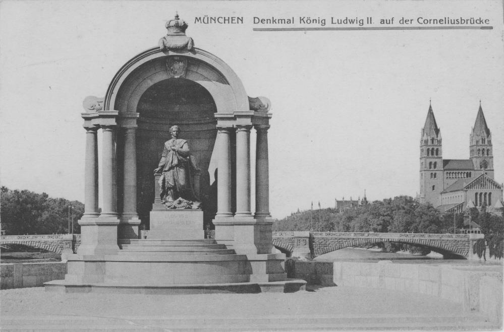 Allerdings benötigten 1942 die Nationalsozialisten die Bronze und demontierten die Statue bis auf den Kopf und schmolzen sie ein. 1969 demontierte man auch die Tempelelemente und lagerte sie ein.