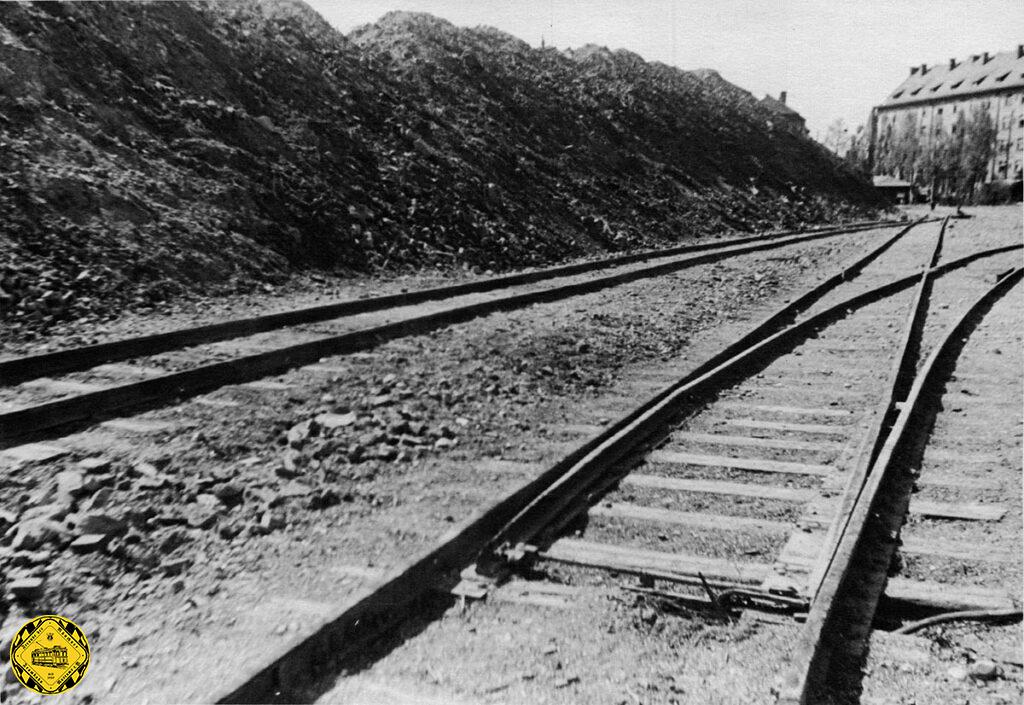 Das ist wieder so eines der seltenen Bilder dieses Industriegleise auf dem Ausstellungsgelände. Es wurde am 26.Oktober 1947 aufgenommen, als der Wiederaufbau des Ausstellungsgeländes auf der Theresienhöhe begann.