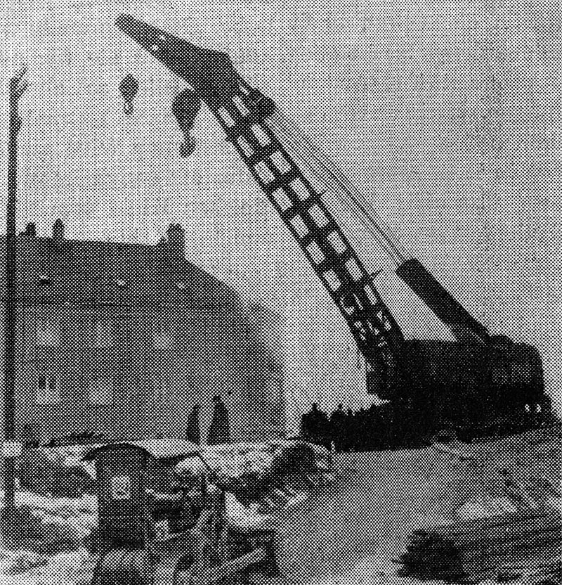 Die Strecke wurde 1901 gebaut als Güterbahn von Moosach über Milbertshofen nach Schwabing als reine Güterbahn. Nach dem 2.Weltkrieg überquerte die Bahn die damals unbedeutende Schenkendorfstraße mit einer Hilfsbrücke. Diese wurde am 15.Januar 1961 durch eine 50 Tonnen schwere Neukonstruktion ersetzt. Die neue Brücke hatte eine Spannweite von 20m, was für die damalige Schenkendorfstraße durchaus reichte. 