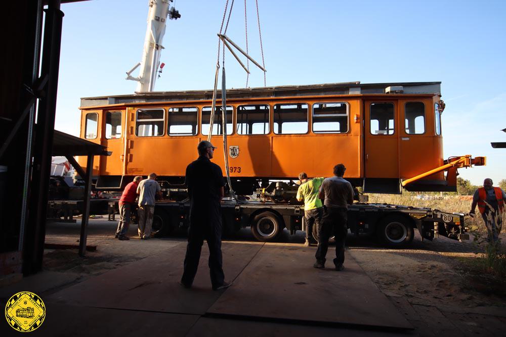 Da er aber unserem Verein trotzdem erhaltenswert für die Nachwelt erscheint und vielleicht mal in einem zukünftigen größeren MVG-Museum gebraucht werden könnte, hat sich unser Verein FMTM dazu entschlossen, ihn im Oktober 2023 in unserem Außenlager unterzustellen, bis ein Umdenken zum Thema "Erhalt historischer Trambahnwagen in München" erfolgt.