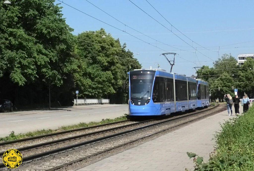 Damit wir auch nichts auslassen: gleich hier an der Dachauerstraße etwas nörlich überquert die Dachauerstraße fast unsichtbar den Biedersteiner Kanal, - man sieht nur ein kurzes Brückengeländer, um den Olympiasee zu speisen.