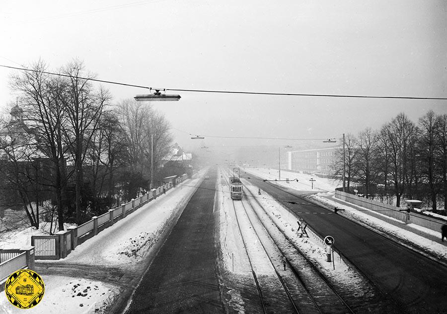 Am 23.Januar1963 ist dann der Umbau fertig und die Trambahn fährt eine Station weiter zur neuen Schleife an der Amalienburgstraße.