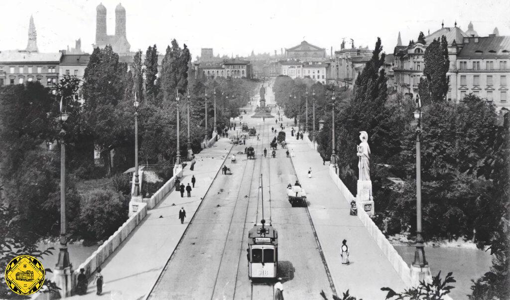 Die 1903 bis 1905 gebaute Innere Isarbrücke hat eine Tragkraft von 60 t, also ausgelegt für den Trambahnverkehr. Die Konstruktionsart ist ein Ziegel- bzw. Natursteingewölbe, das aus Beton und Ziegel mit einer Verkleidung aus Muschelkalkstein besteht. Sie hat eine Breite von 22 m bei einer Gesamtlänge von 42,14 m Metern, die sich aus den Einzelspannweiten von 13,88 m, 7,97 m und 13,89 m. zusammensetzen.