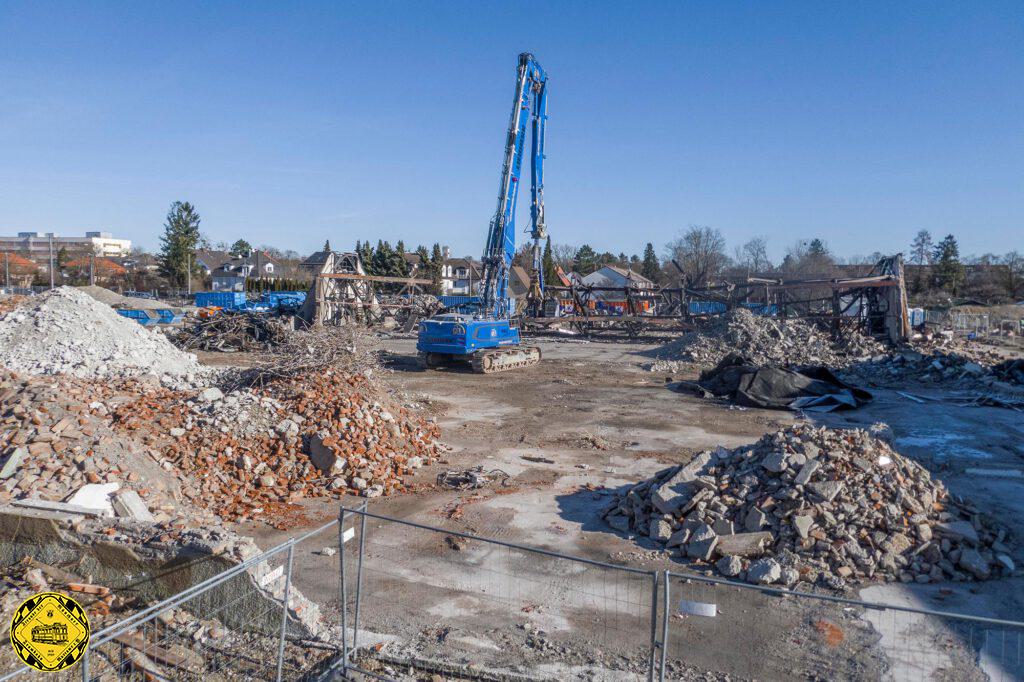 Die Beerdigung der Gleisbauhalle. Baufeldräumung: im Januar 2024 wurde die 1929 erbaute Gleisbauhalle abgerissen und ist jetzt nur noch Geschichte.