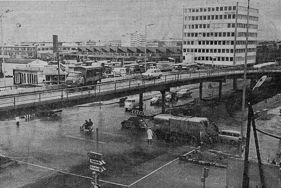 Ab dem 6.September 1974 muss wie auch der andere Teil der Stahlhochbrücke am Leonrodplatz für eine Woche saniert werden. Das Salz des Winterdienstes und die große Belastungen machten diesen Schritt notwendig. 