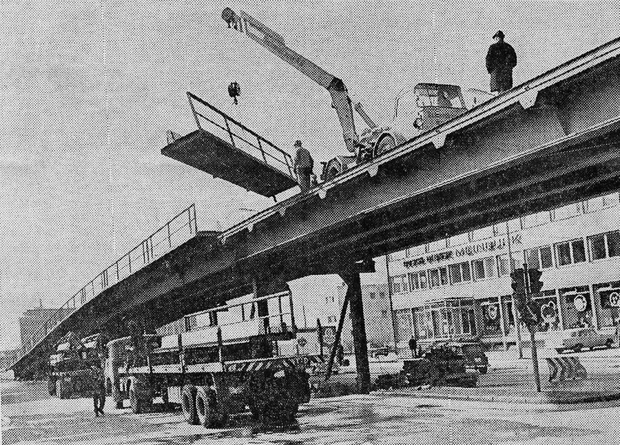 Von Freitag, den 28.März 1969 bis Sonntag, den 30.März 1969 wurde die Stahlhochbrücke am Frankfurter Ring aufgebaut.