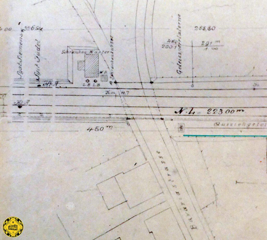 Der Gleisplan des westlichen Einfahrt-Feldes des Südbahnhofs auf der Höhe der Bavariastraße vom 4.Dezember 1904 zeigt den Bahnübergang an dieser Strecke mit dem Schrankenwärter-Häuschen.