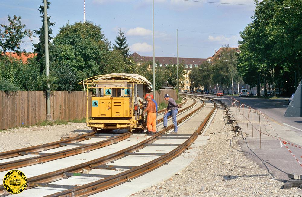 Am 2.September 1997 fotografierte Peter Hübner am Westfriedhof die Bauarbeiten an den neuen Gleisanlagen. Wenig später begann hier wieder der regelmäßige Trambahnverkehr.