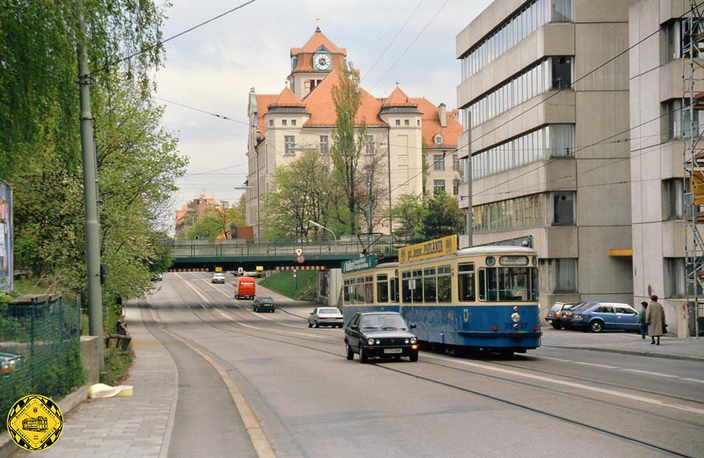 Mit der Einstellung des Betriebs auf der Strecke durch die Boschetsriederstraße am 01.06.1991 gab es auch keine Trambahn mehr hier, die durch diese Unterführung fuhr.