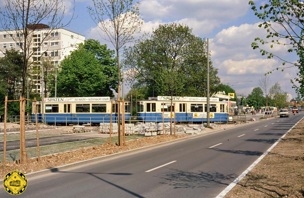 Natürlich gibt es hier auch einen genauen Gleisplan, diesmal sogar gleich 2. Die erste Schleife vom 31.10.1964 in Fürstenried musste für den U-Bahn-Bau aufgegeben werden und eine etwas weiter westlich liegende Schleife an der Neuriederstraße wurde gebaut & ab 31.05.1987 für gut 4 Jahre bis 1.6.1991 genutzt. 