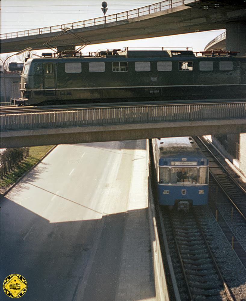 Ab Oktober 1971 befährt die U-Bahn diesen Streckenabschnitt mit den Unterführungen unter dem Frankfurterring und dem Eisenbahn-Nordring.